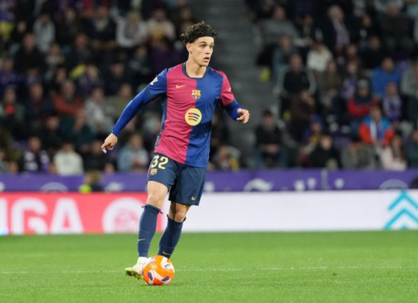 Chính thức: Ector toàn bộ back-back của Barcelona, ​​Ford đã cho Elche mượn một mùa