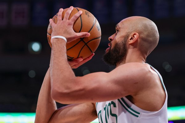 White: Curry đã từng khuyến khích tôi bắn nhiều hơn, điều này khiến tôi trở thành một người chơi tru