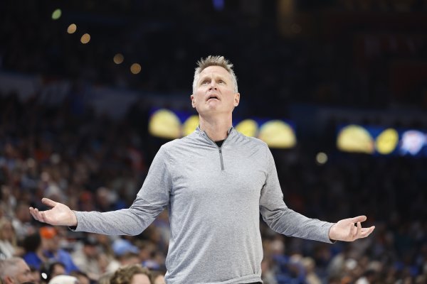 Cha và con trai chiến đấu trong trận chiến! Spears: Con trai của Cole được thăng chức cho Huấn luyện