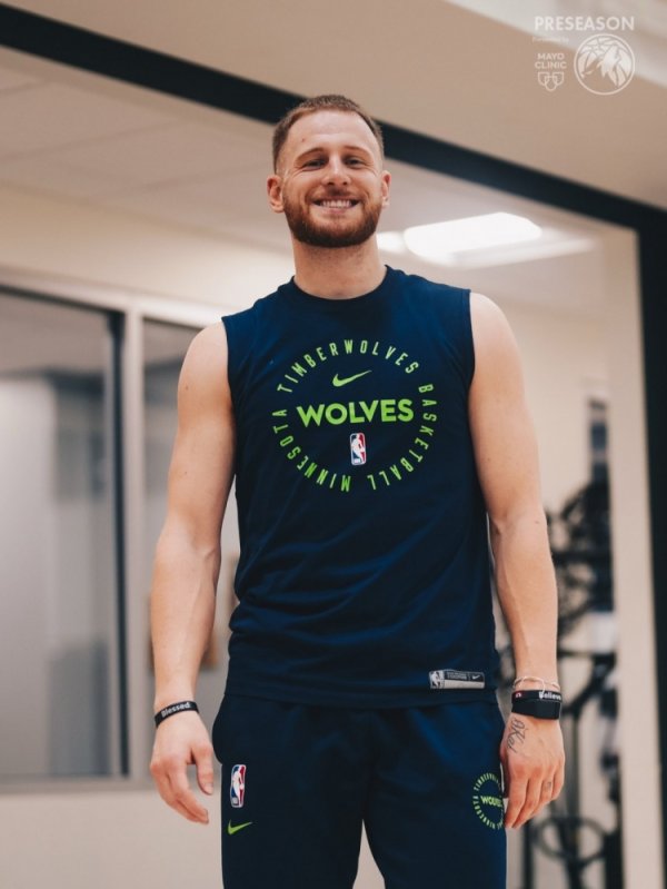 Rush trong mùa mới! Timberwolves đã đăng ảnh đào tạo: Edwards &diven &reed Smiles