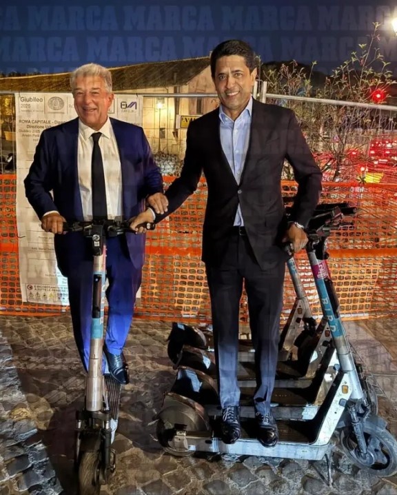 Marca: Laporta và Nasser dùng xe máy đi ăn tối cùng nhau