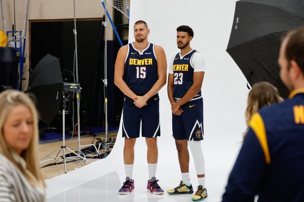 Jokic: Tôi nghĩ Cameron Johnson luôn buộc mình phải hòa nhập. Anh ấy không cần phải cố tình phục vụ 