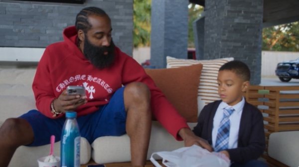 Harden: Bố tôi không dành nhiều thời gian cho tôi nên tôi cố gắng dành nhiều thời gian cho con trai 