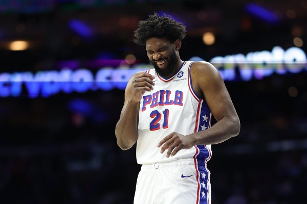 Suy thoái! Embiid chỉ thực hiện 1 trong 6 cú sút trong hiệp và ghi được 4 điểm, 3 rebound và 0 trong