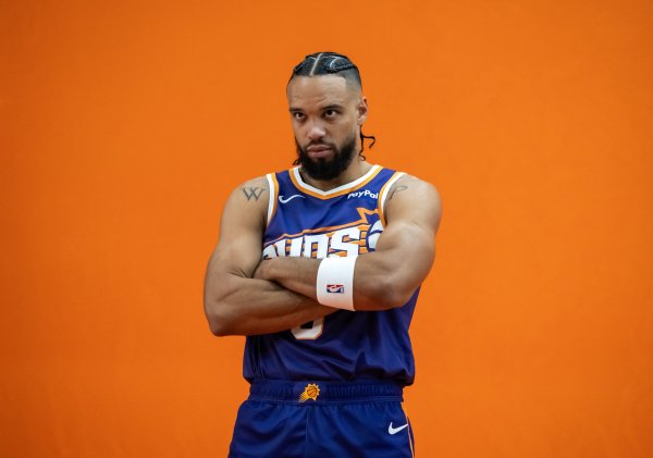 Rất nhiều bức ảnh! Dillon ghi được 22 điểm khi bắn 9/24, 4 rebound, 3 kiến ​​​​tạo, 2 cướp và 1 cú s