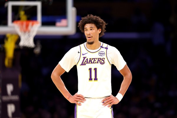 Trường hợp khẩn cấp nội bộ! Phóng viên: Lakers đấu với Timberwolves trên sân nhà, trung vệ Hayes vắn