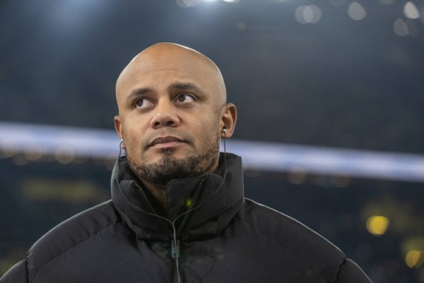 Cựu giám đốc Schalke: Lúc đó chúng tôi đã cân nhắc mời Kompany làm huấn luyện viên nhưng đội ngũ huấ