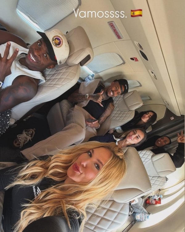 Tâm trạng tốt! Sau trận derby quốc gia, Vinicius đưa bạn gái đi nghỉ ở Monaco cùng vợ chồng Militao.