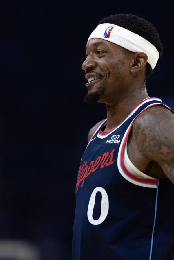 Vẫn cần có thời gian để quay lại! Beal ghi được 9 điểm, 1 rebound và 2 kiến ​​​​tạo khi bắn 3/8.