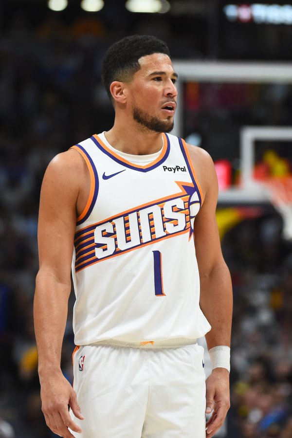 Booker: Niềm tin với đồng đội thường bắt đầu từ sân đấu. Mọi người ở lại đội và tập luyện vào mùa hè